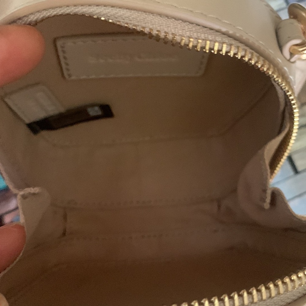 SEE BY CHLOE Shell Leather Crossbody Bag
SEE BY CHLOÉ - Picture 9 of 11